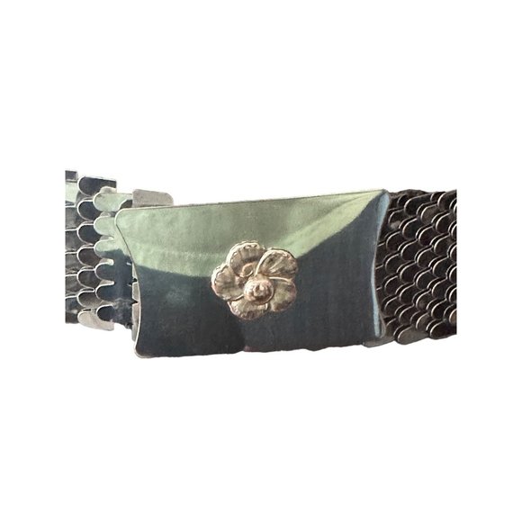 Vintage Silver Tone Fish Scale Stretchy Belt with Silver Buckle with Flower 34” - Picture 4 of 5